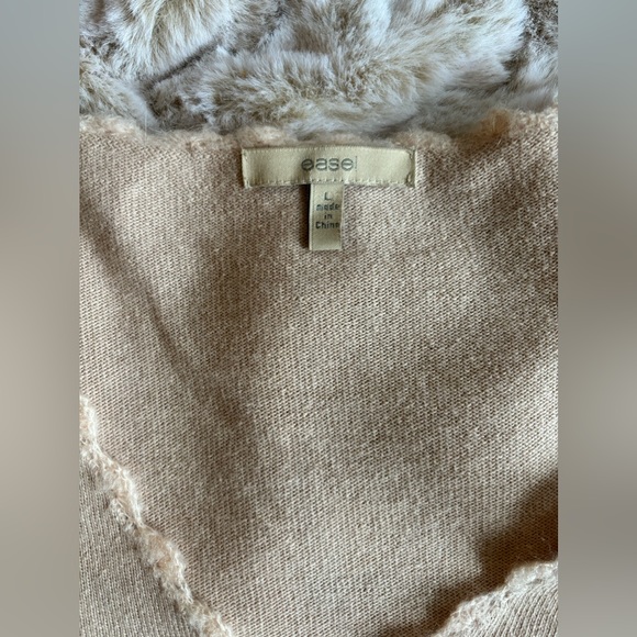 Easel light peach sweater with crochet detailing. Size L - Picture 4 of 8